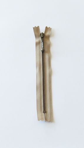 YKK 4 mm ikke delbar antikk messing beige 20 cm